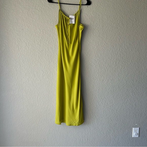 FOREVER 21 medium lime green women’s dress. Side zipper and adjustable straps. - Picture 2 of 8